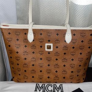 MCM Medium Shopper in Visetos
